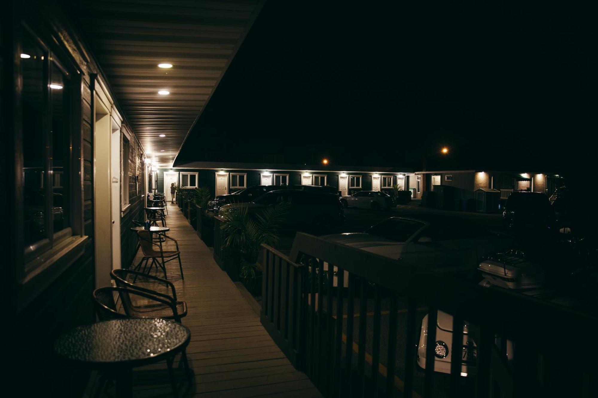 Des Cascades Motel