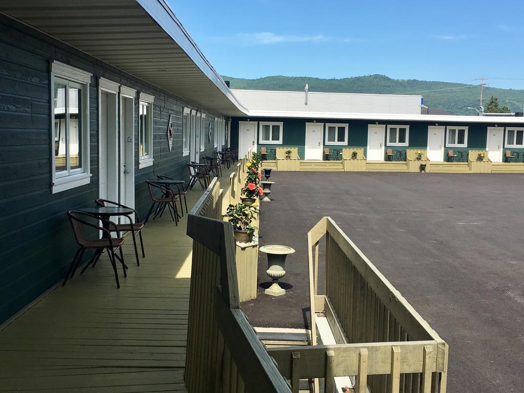 Des Cascades Motel
