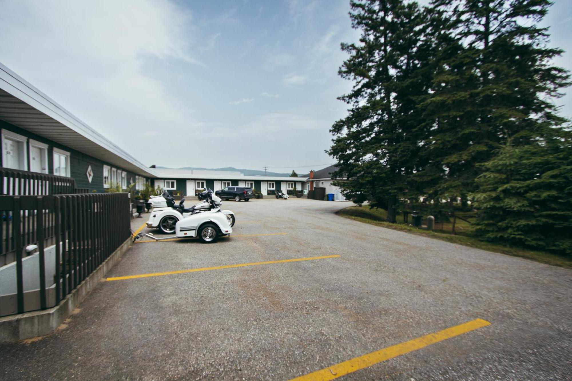 Des Cascades Motel 3*